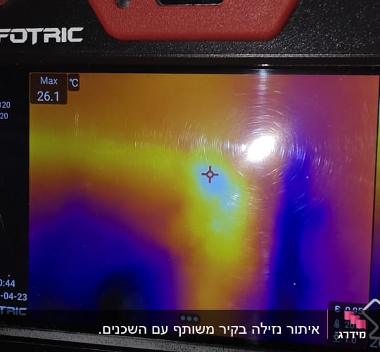 מצלמה תרמית מציגה תמונה צבעונית של חום